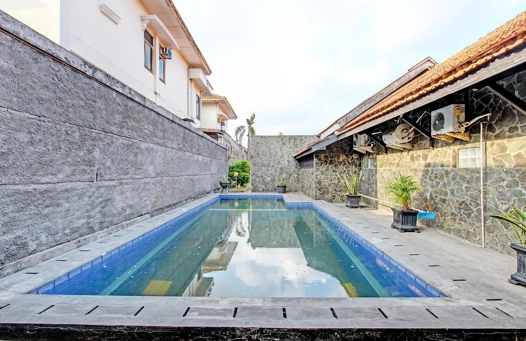 Super Oyo Capital O 93240 Candra Dewi Hotel-1